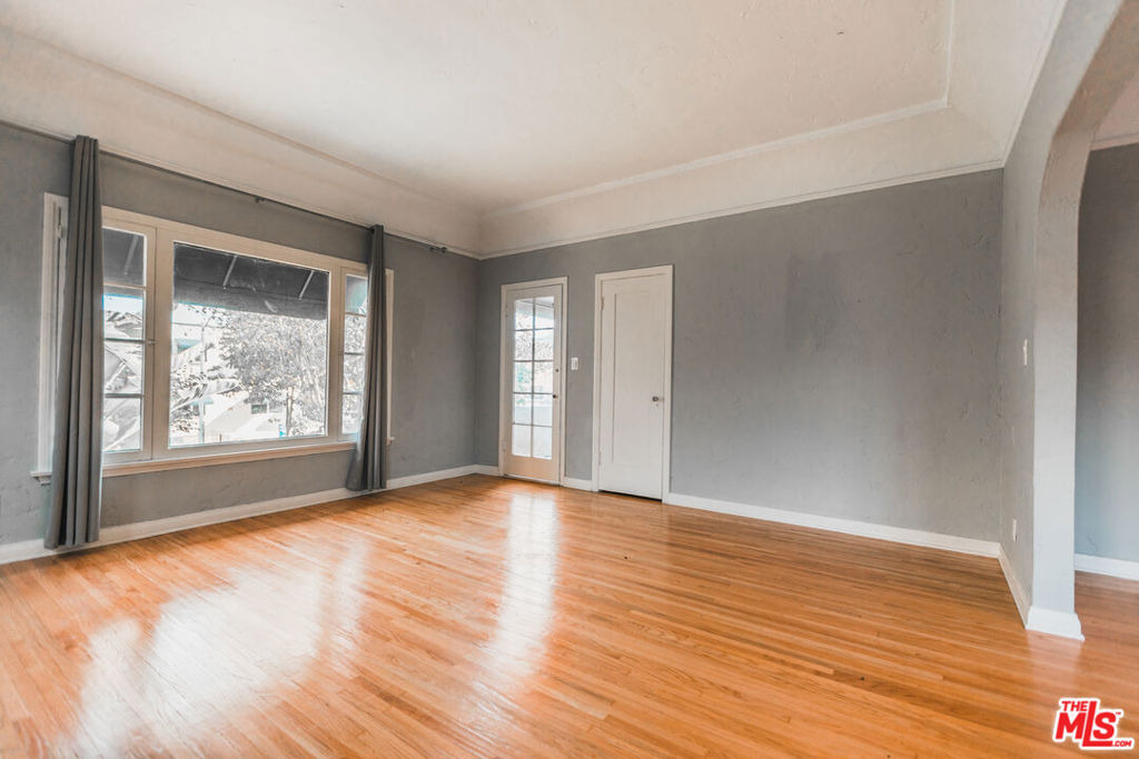 817 Westmount Drive - Photo 7