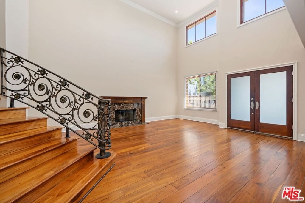 419 N Laurel Avenue - Photo 2