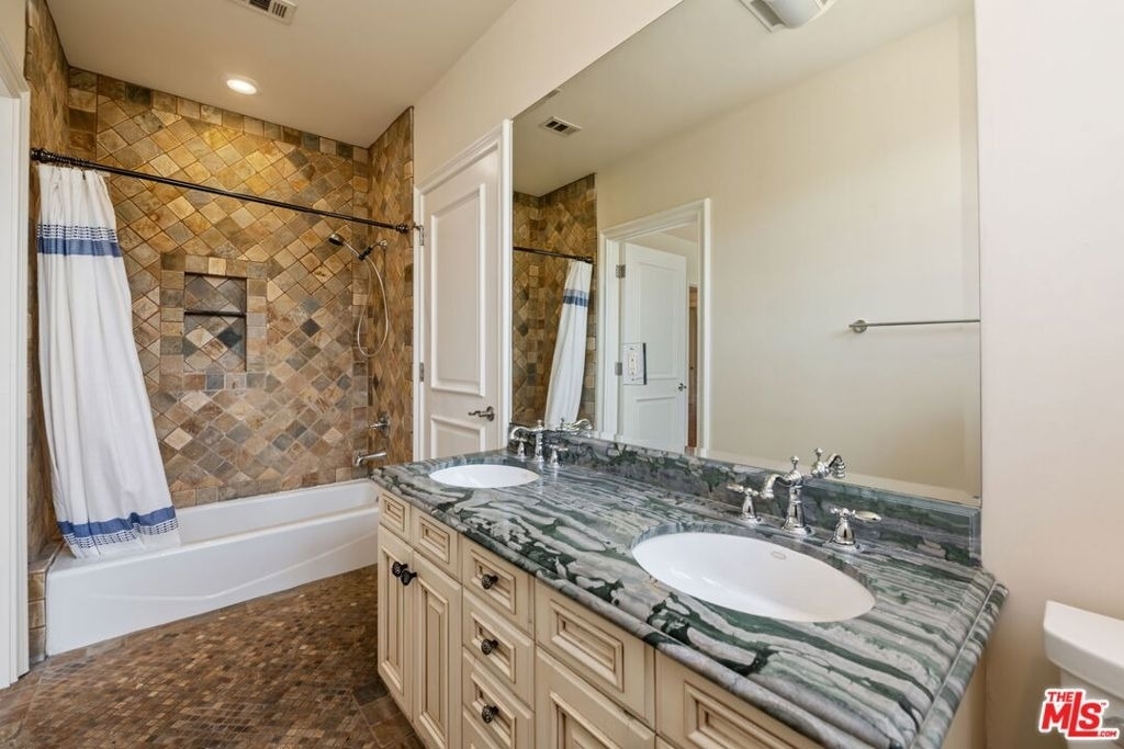 419 N Laurel Avenue - Photo 37