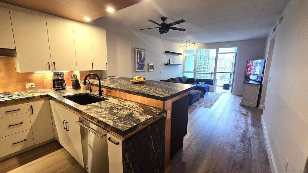 325 7th Ave - Photo 2