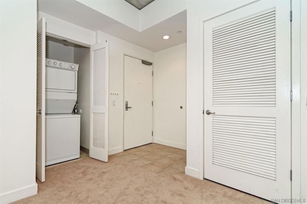 801 Ash St - Photo 2