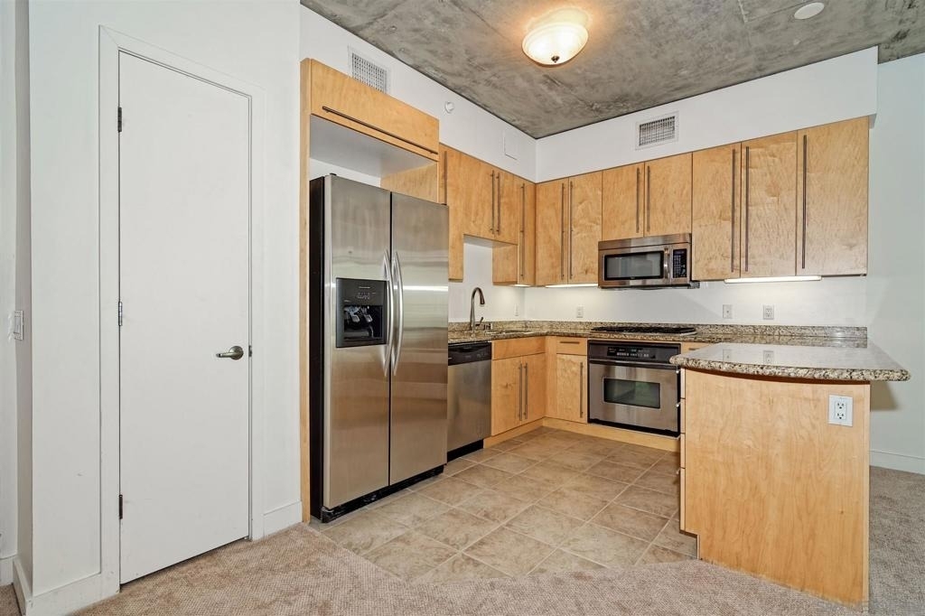 801 Ash St - Photo 0