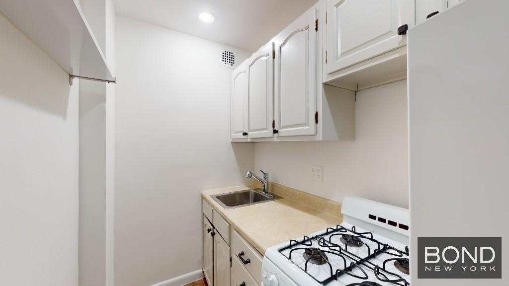 East 88th Street - Photo 2