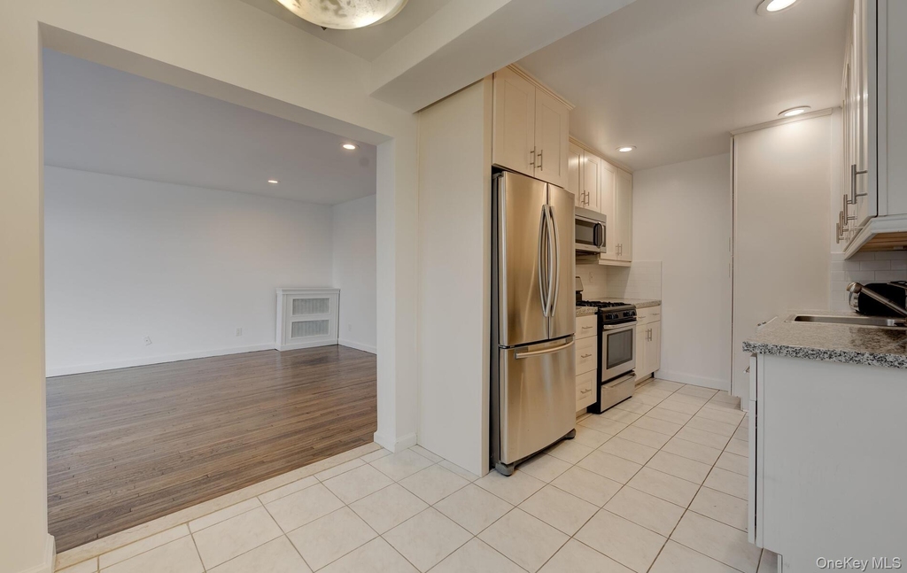 215 Middle Neck Road - Photo 10