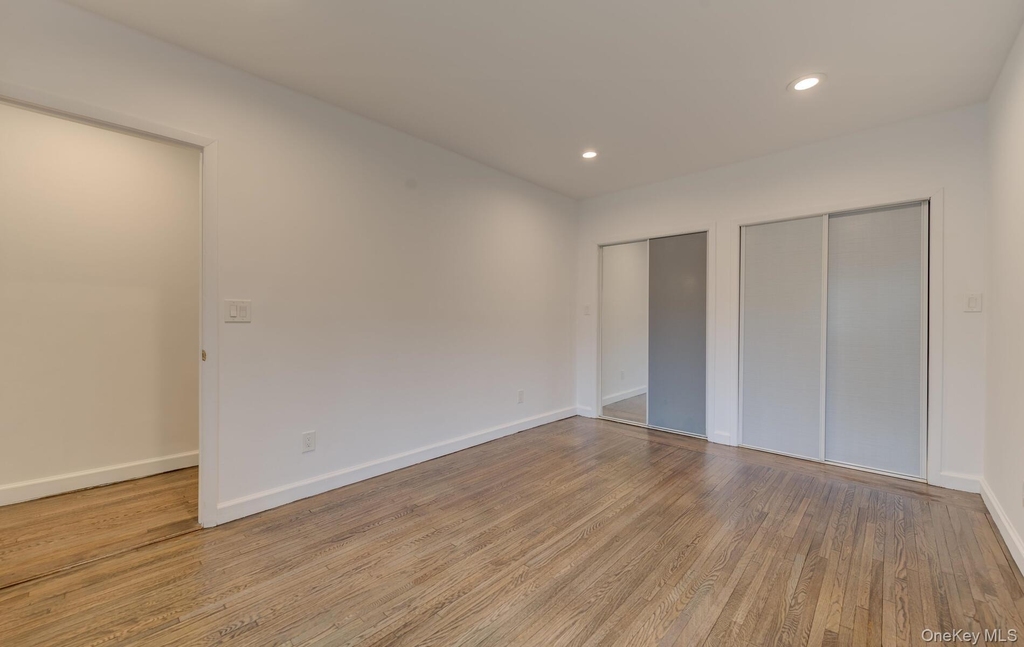 215 Middle Neck Road - Photo 13