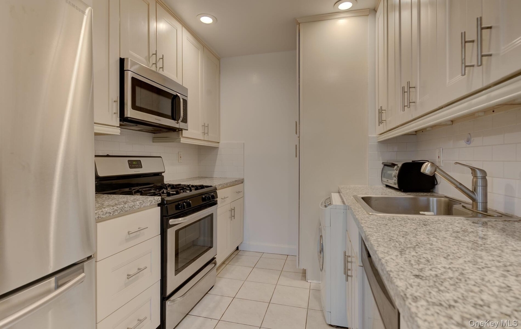 215 Middle Neck Road - Photo 11