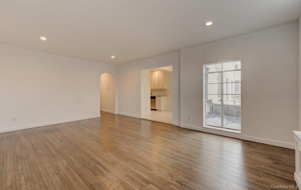 215 Middle Neck Road - Photo 7