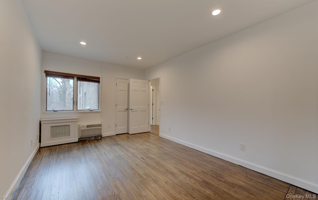 215 Middle Neck Road - Photo 14
