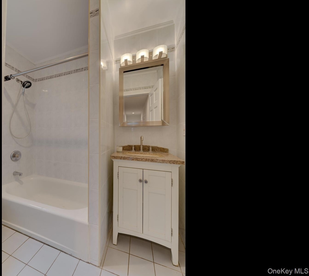 215 Middle Neck Road - Photo 15