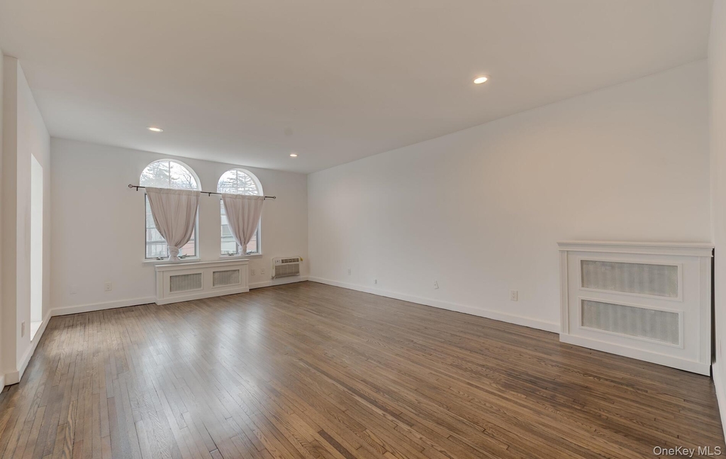 215 Middle Neck Road - Photo 5
