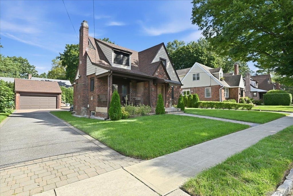 201 Glenmore Street - Photo 1