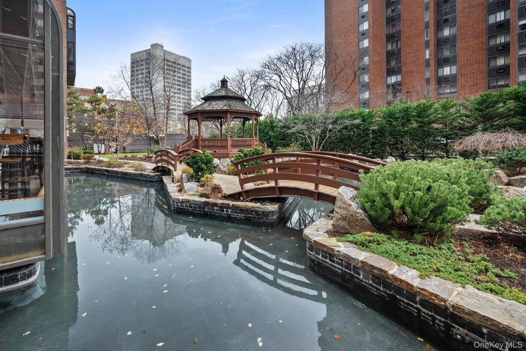 4 Martine Avenue - Photo 16
