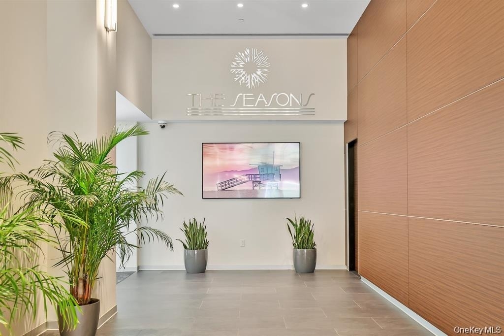 4 Martine Avenue - Photo 2