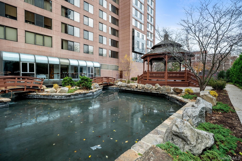 4 Martine Avenue - Photo 17
