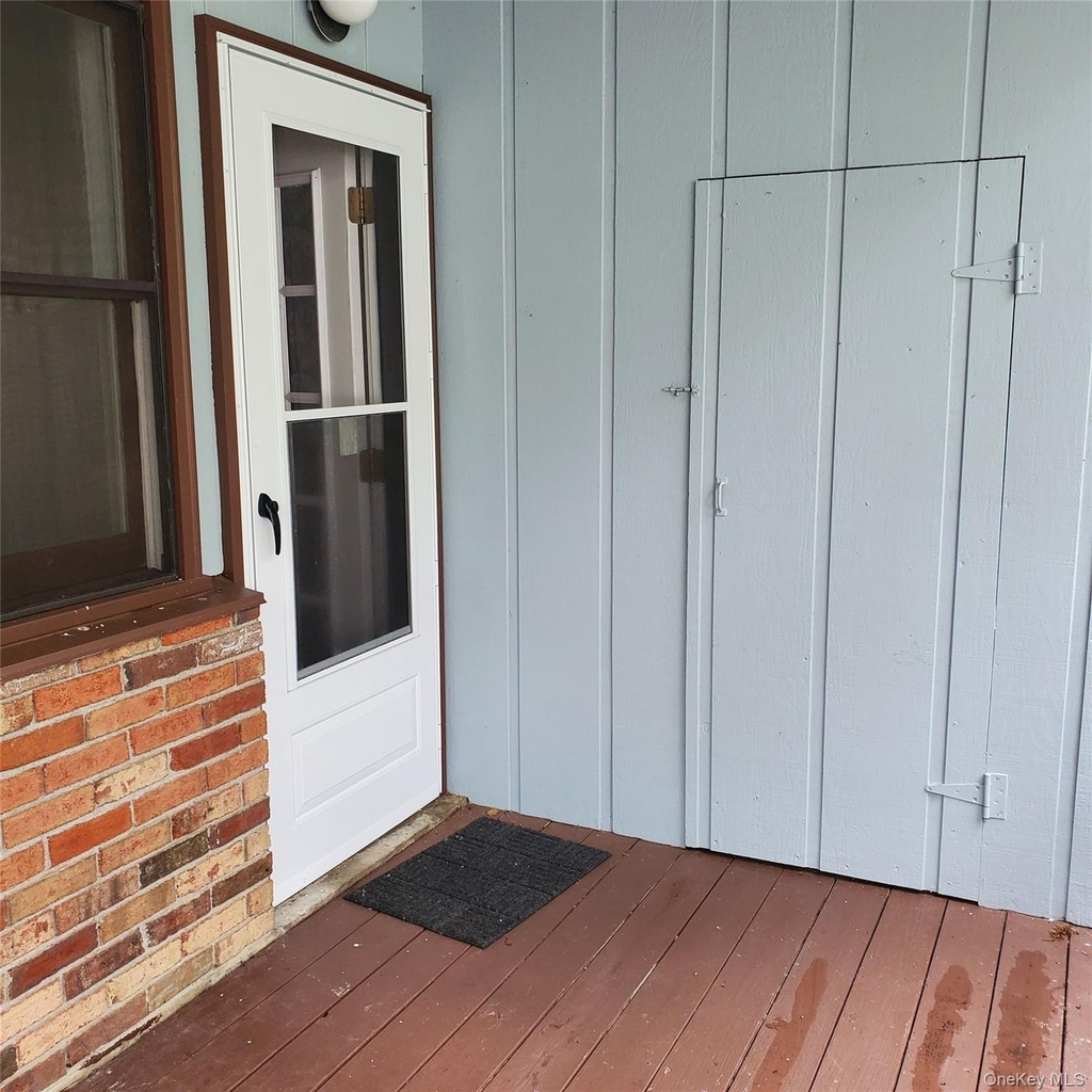 160 West Road - Photo 2
