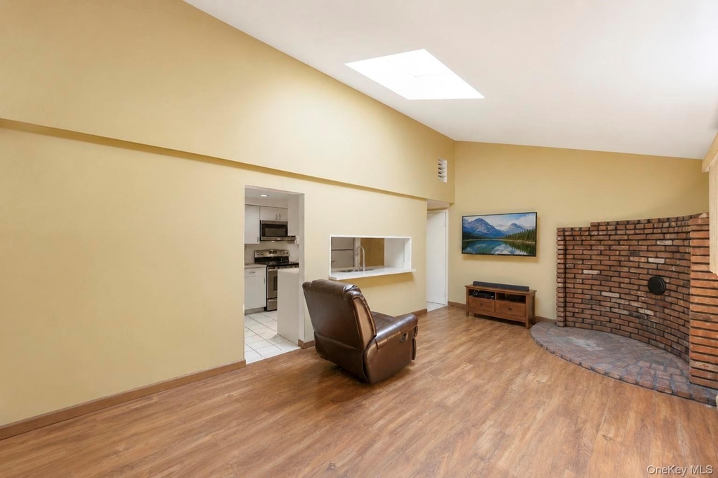 25 Hewes Street - Photo 10