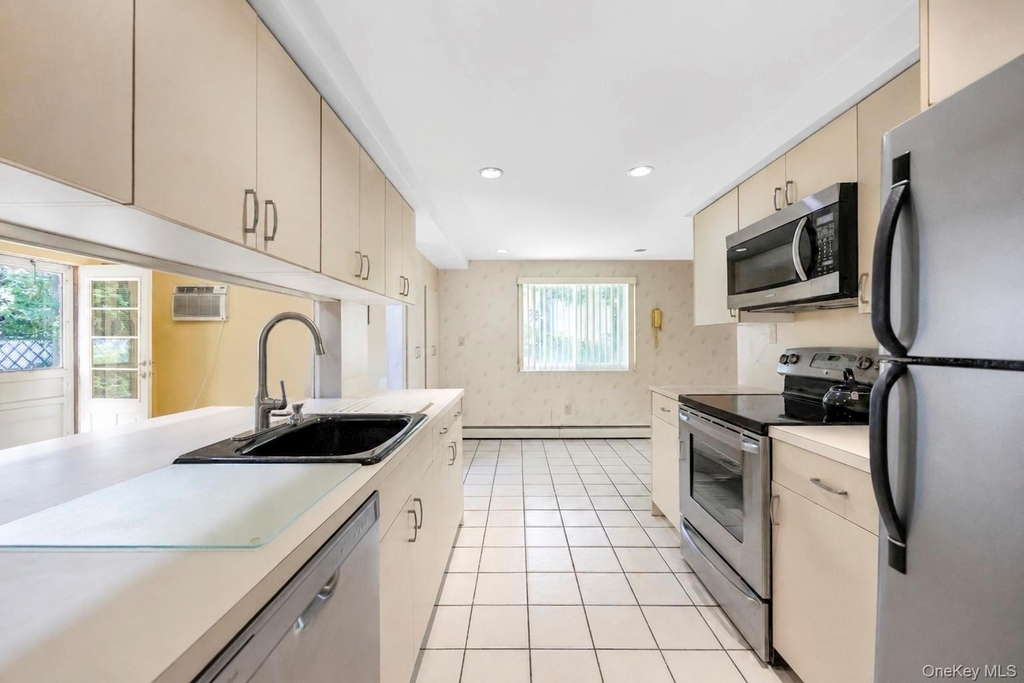 25 Hewes Street - Photo 14