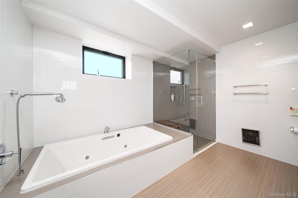 39-16 Prince Street - Photo 15