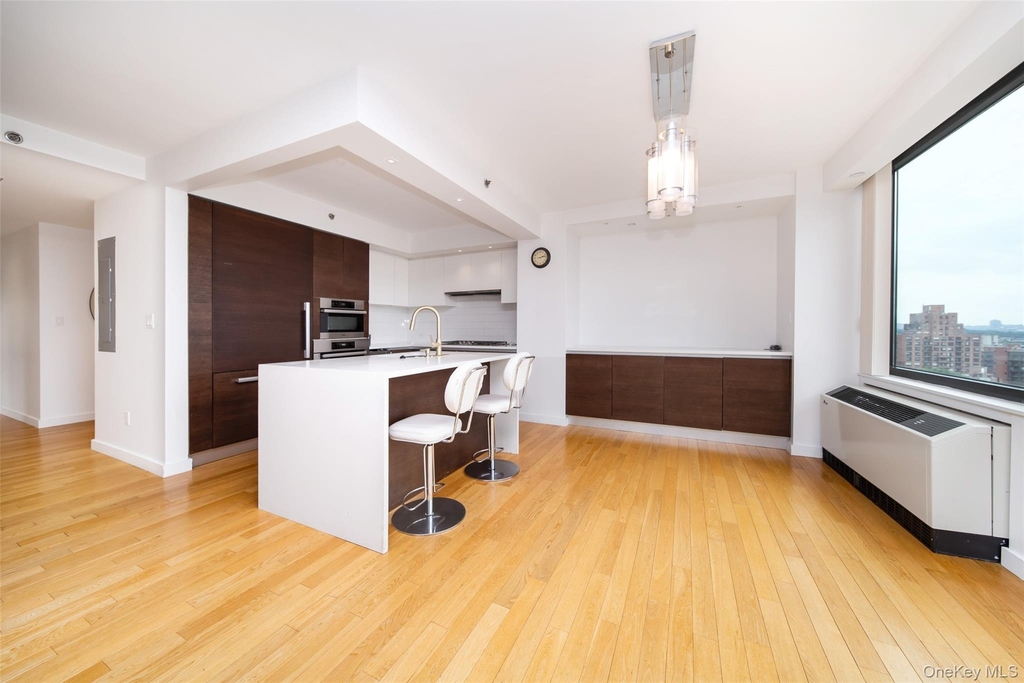 39-16 Prince Street - Photo 1