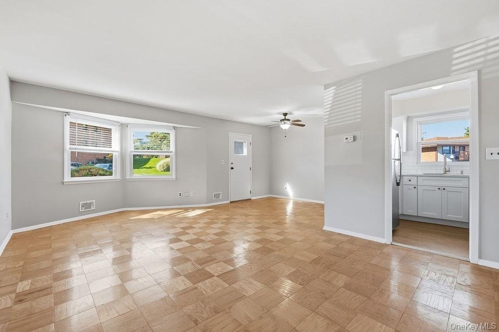 16d Essex Place - Photo 4