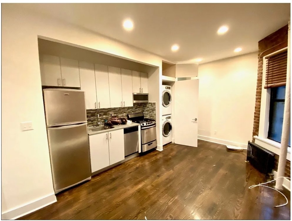 239 E 58th Street - Photo 3