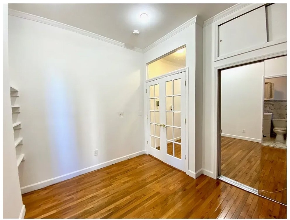 247 E 39th Street - Photo 4