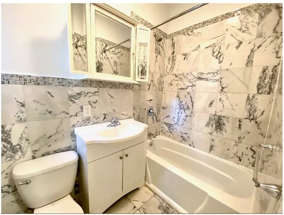 247 E 39th Street - Photo 5