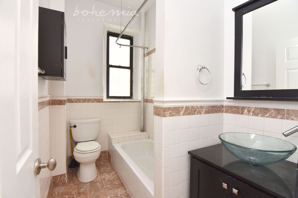 676 Riverside Drive - Photo 3