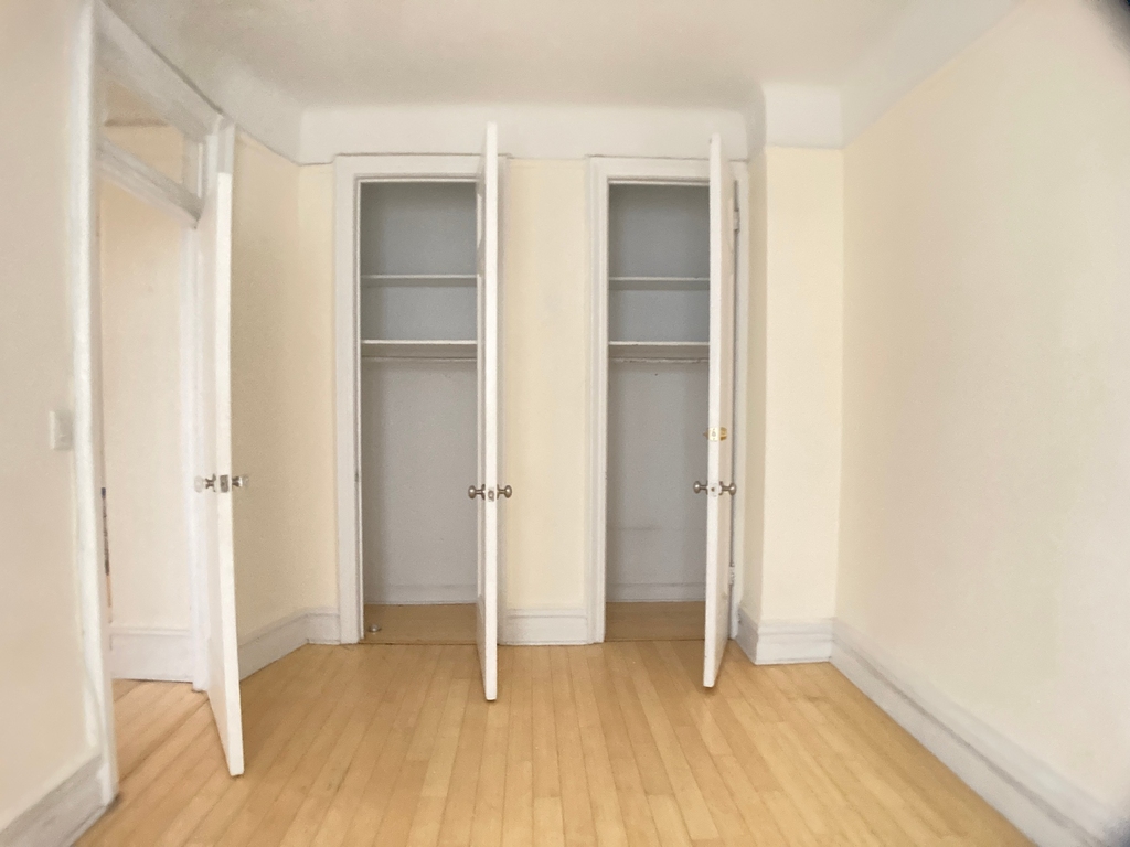 676 Riverside Drive - Photo 8