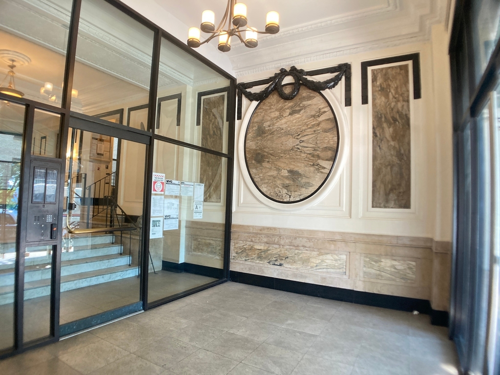676 Riverside Drive - Photo 12