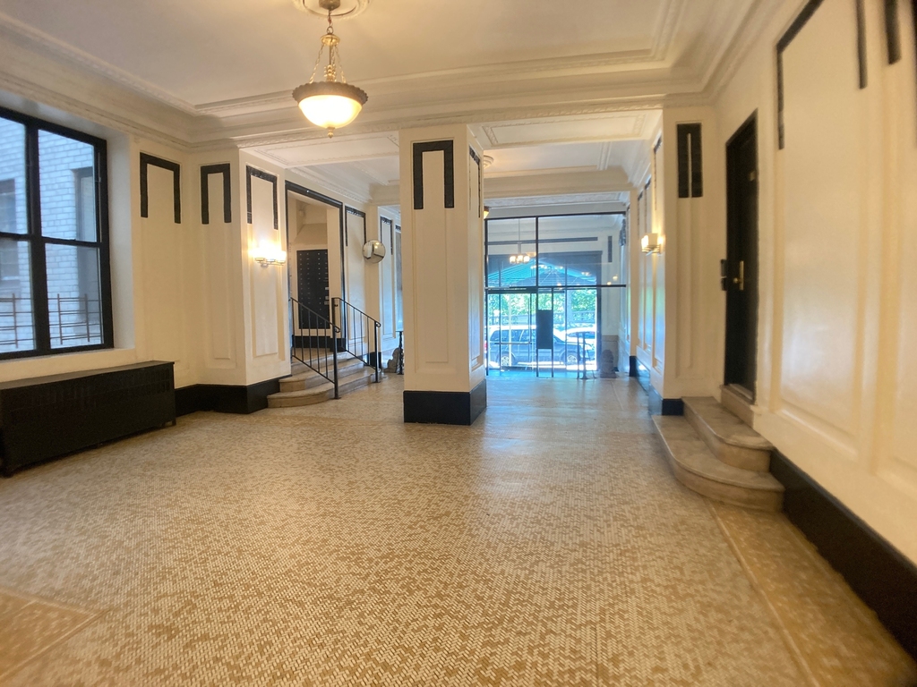 676 Riverside Drive - Photo 11