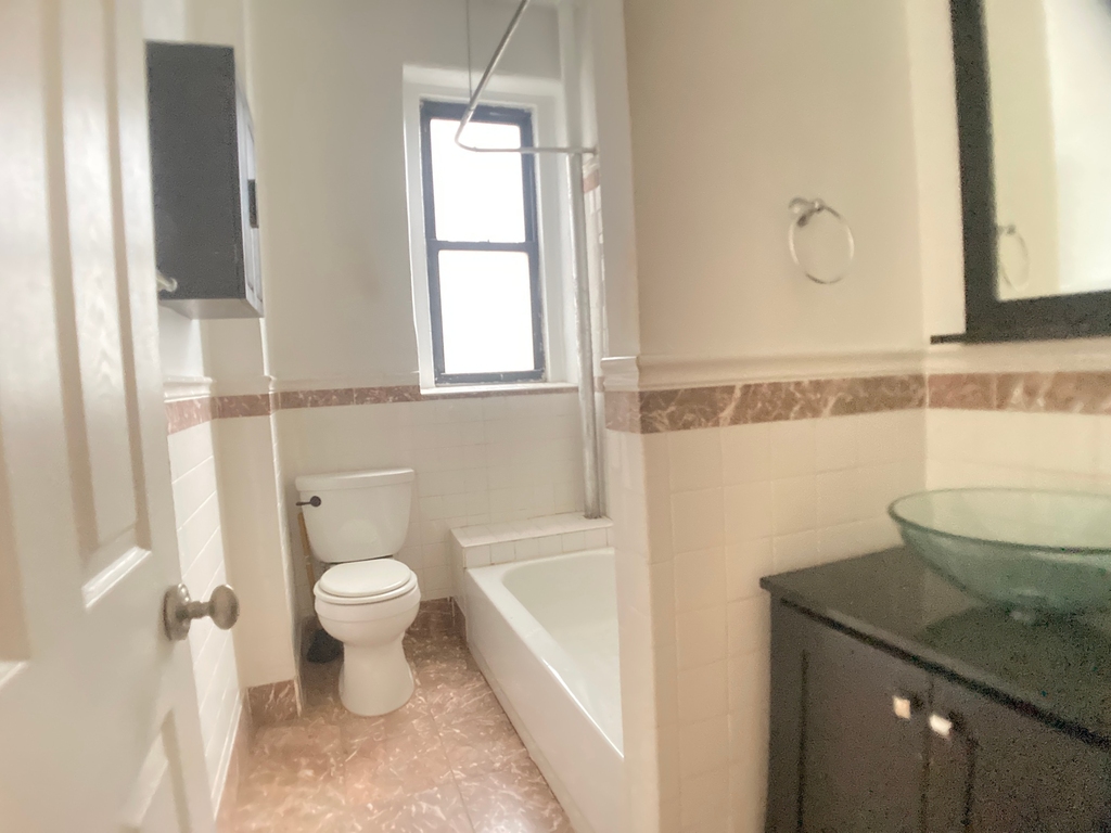 676 Riverside Drive - Photo 9