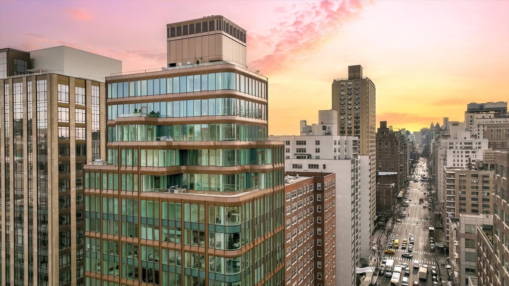 200 E 20th Street - Photo 8