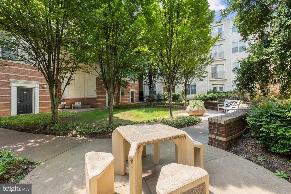 9486 Virginia Center Boulevard - Photo 2