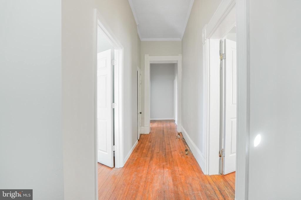 1122 Caroline Street - Photo 3