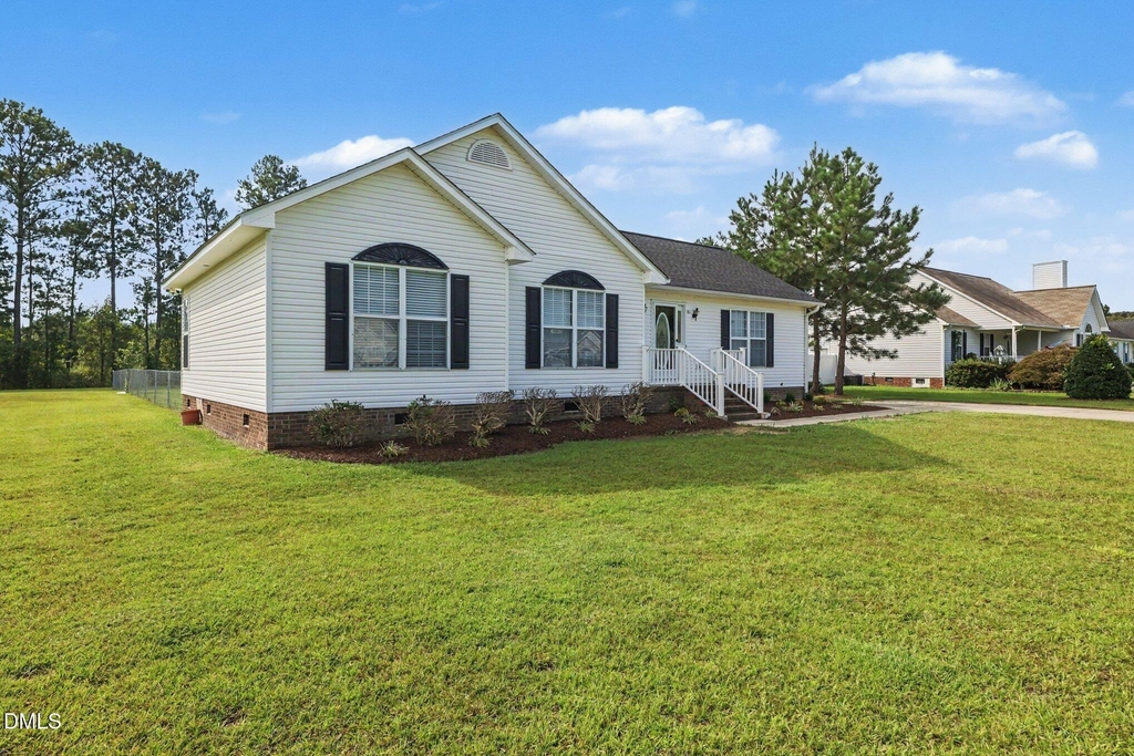 148 Clearwater Drive - Photo 3