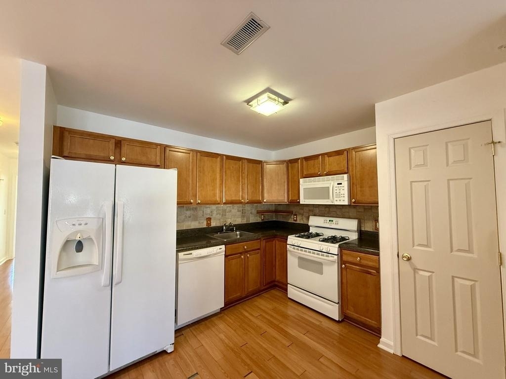 9228 Blue Grass Road - Photo 4