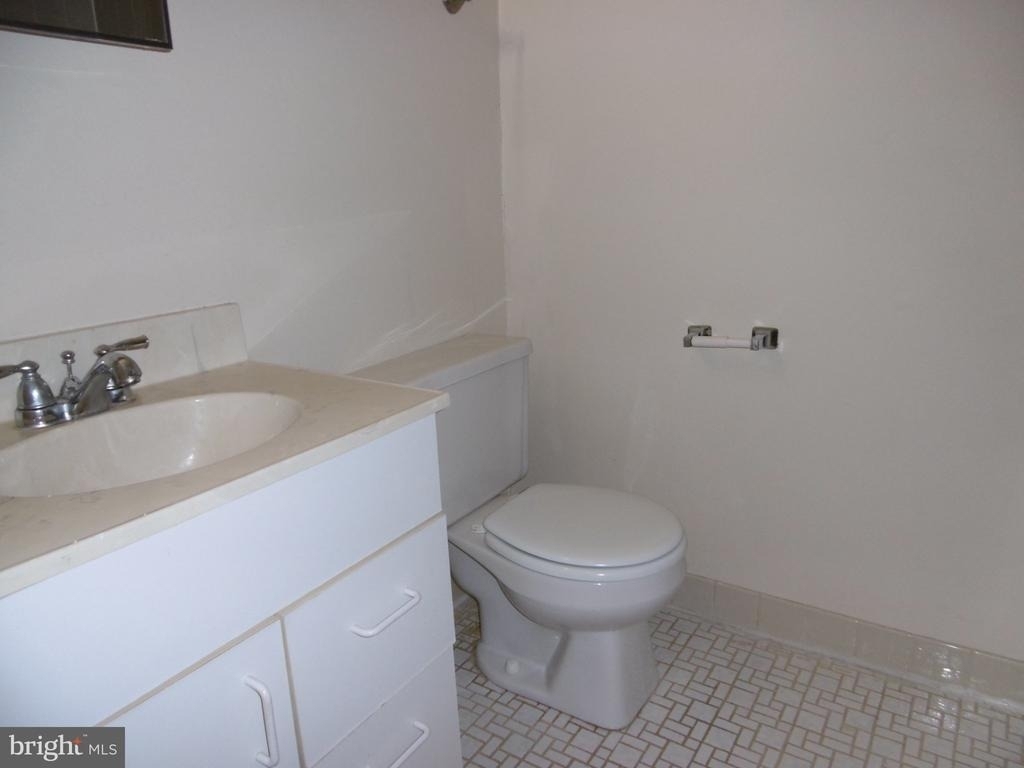 235 Parker Avenue - Photo 6