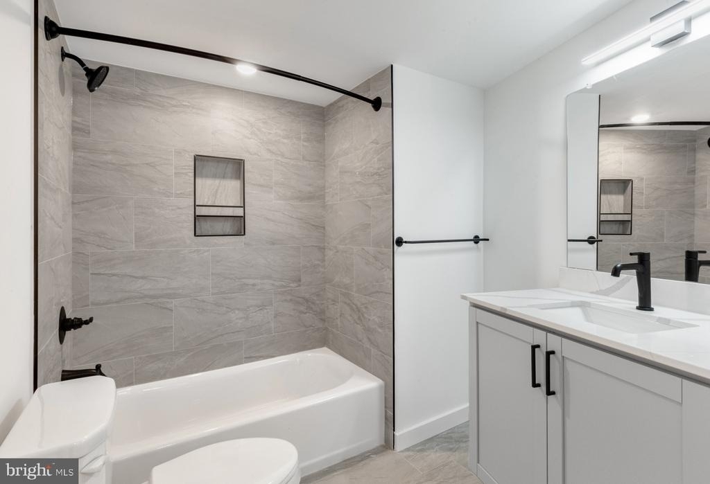2046 E Lehigh Avenue - Photo 12