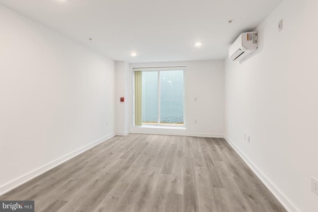2046 E Lehigh Avenue - Photo 3