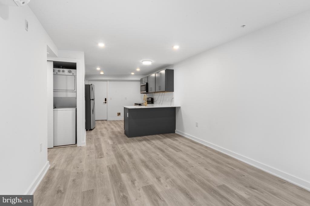 2046 E Lehigh Avenue - Photo 5