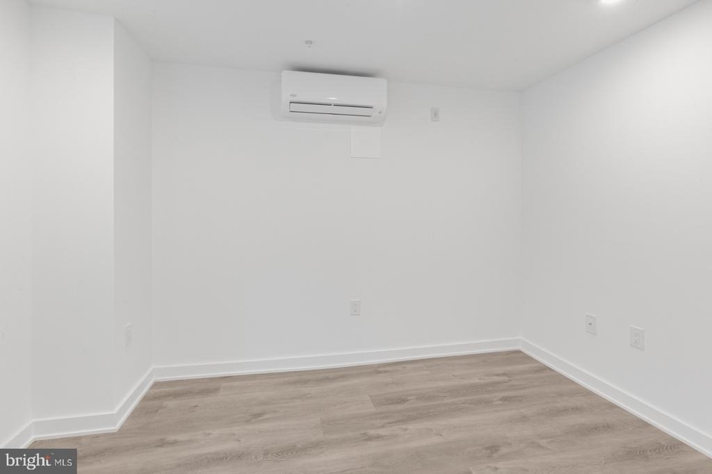 2046 E Lehigh Avenue - Photo 16