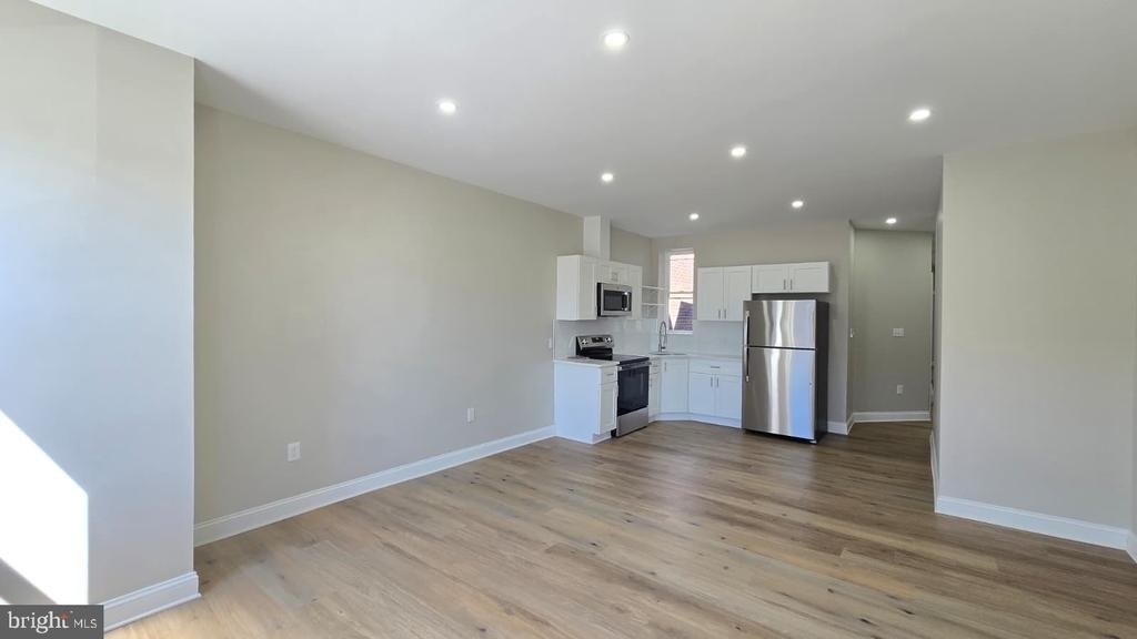 1207 W Wyoming Avenue - Photo 2