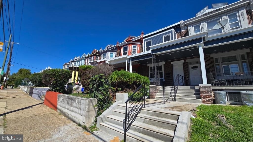 1207 W Wyoming Avenue - Photo 0