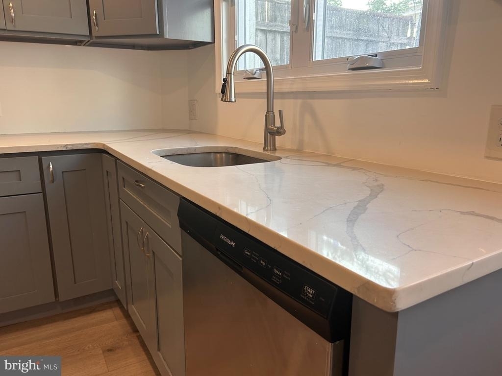815 Tasker Street - Photo 6