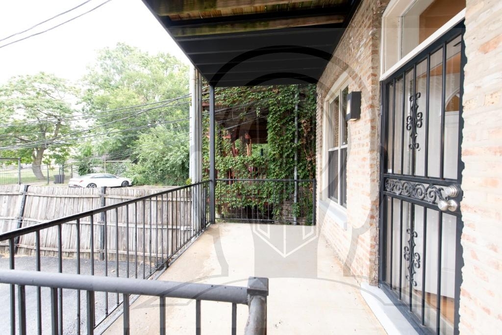 4852 South Prairie Avenue - Photo 10