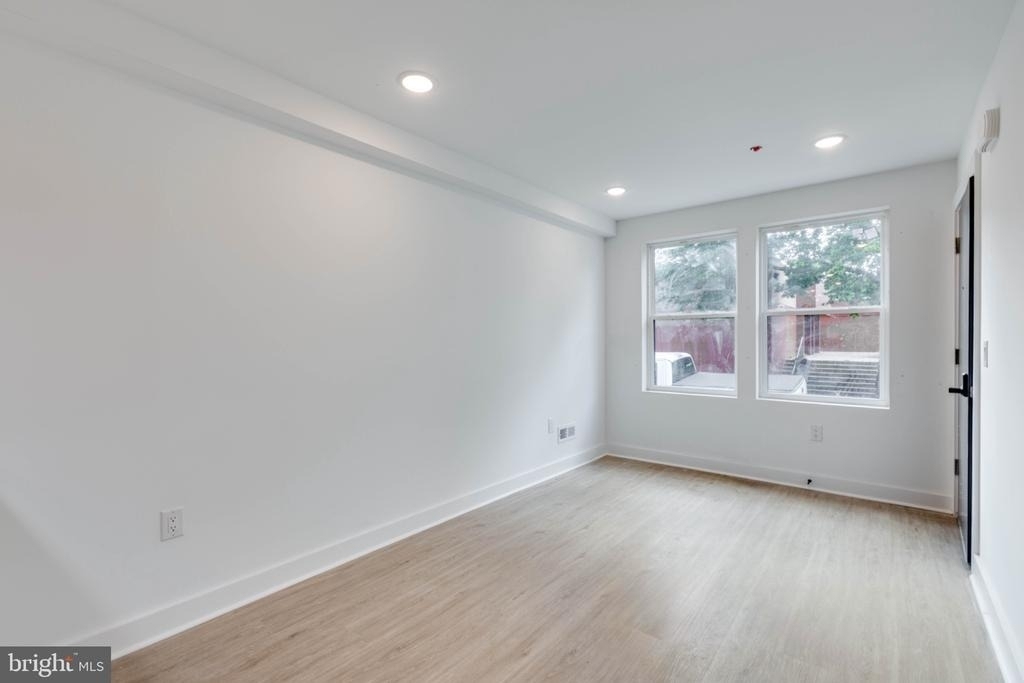 2314 N Sydenham Street - Photo 9