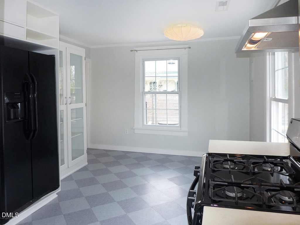 103 Center Street - Photo 4