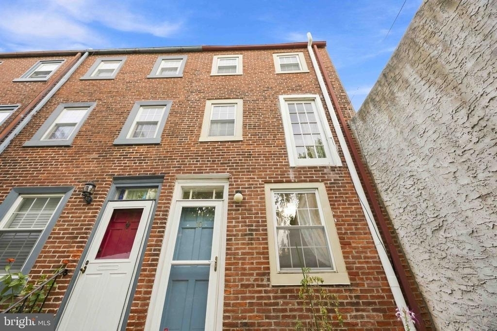 725 Pemberton Street - Photo 1