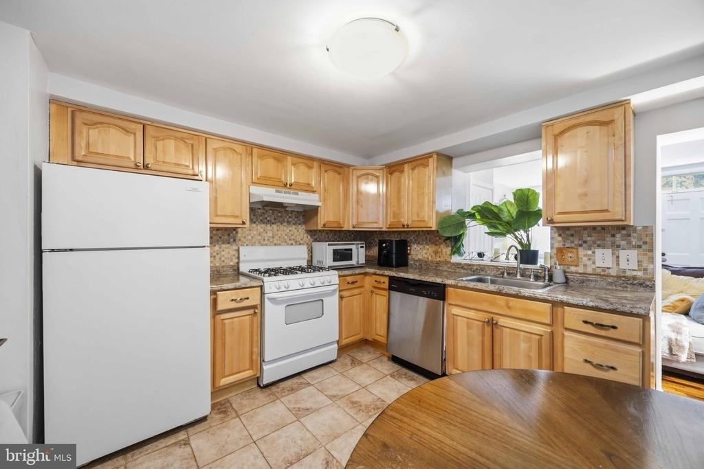 725 Pemberton Street - Photo 10